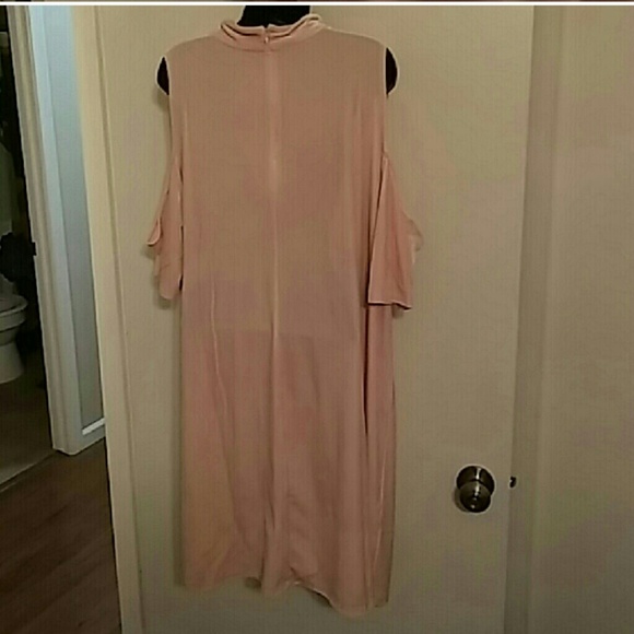 Cold shoulder choker dress - Picture 4 of 5